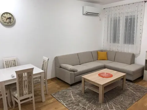 Izdavanje, jednosoban stan, 50m², City Kvart, Podgorica - image 2