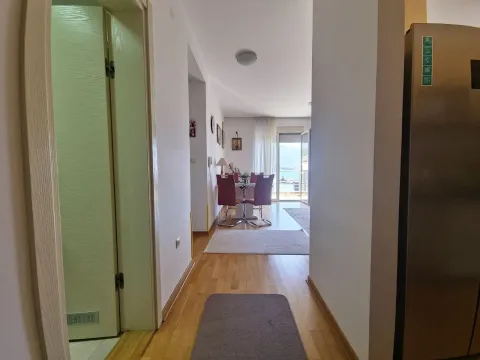 Rent, three bedroom apartment, 89m², Budva, Crna Gora - image 12