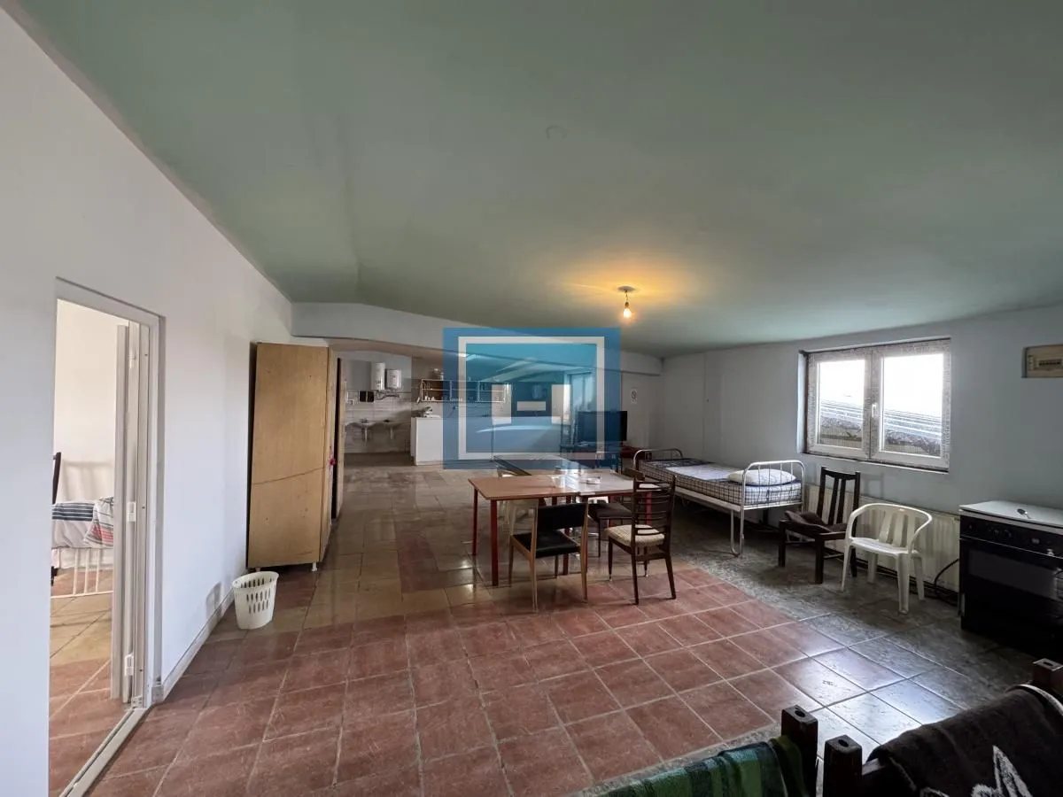 Izdavanje, poslovni prostor, 750m², Mijatovac, Ćuprija