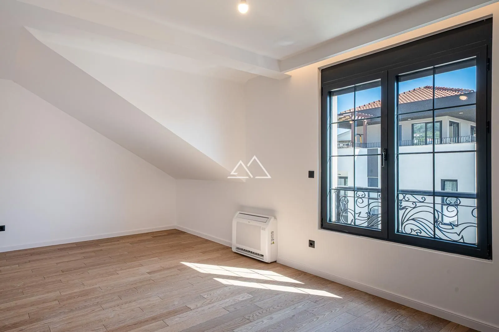 Prodaja, trosoban stan, 96m², Centar, Tivat