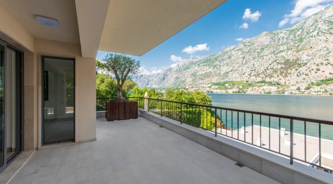Prodaja, dvosoban stan, 160m², Prčanj, Kotor