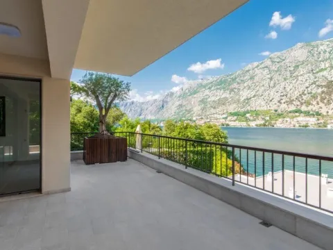 Prodaja, dvosoban stan, 160m², Prčanj, Kotor - image 4