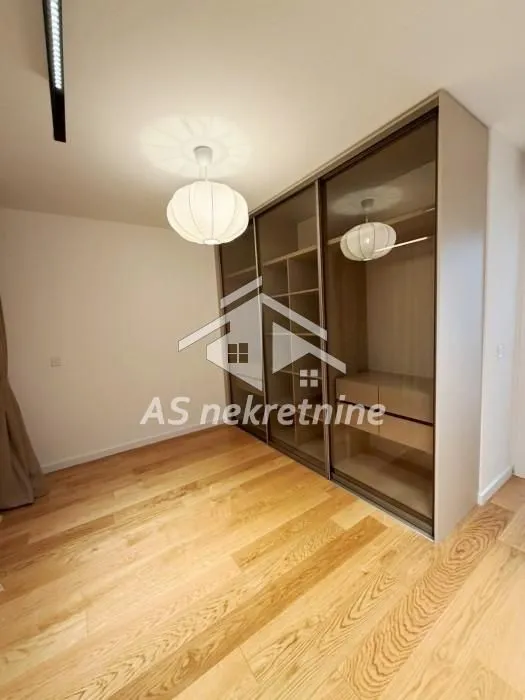 Rent, three bedroom apartment, 125m², Crveni Krst, Beograd