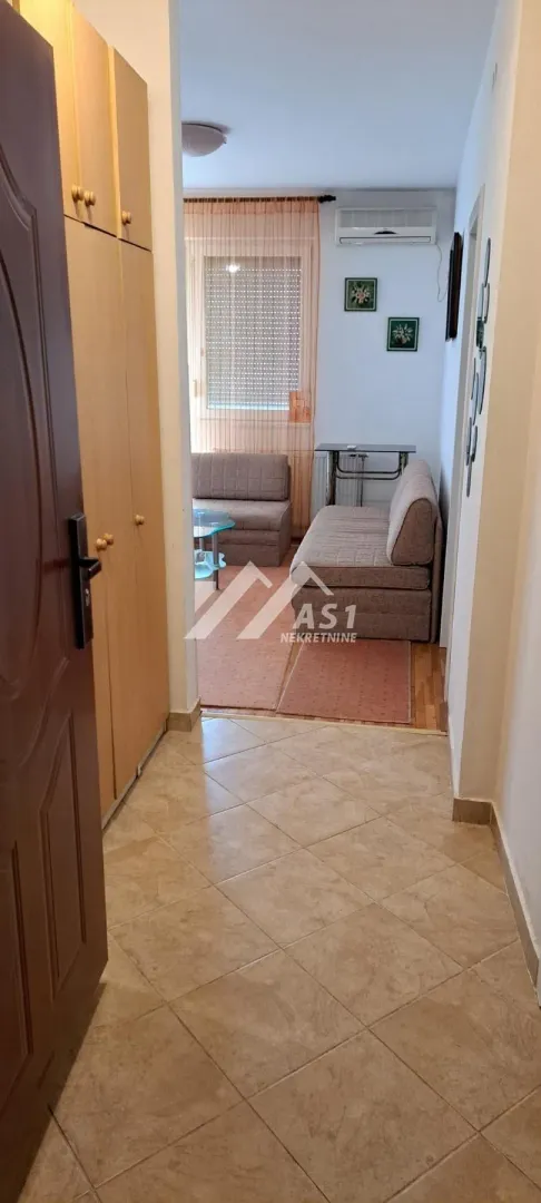 Izdavanje, jednosoban stan, 36m², Bulevar Evrope, Novi Sad Sve Podlokacije