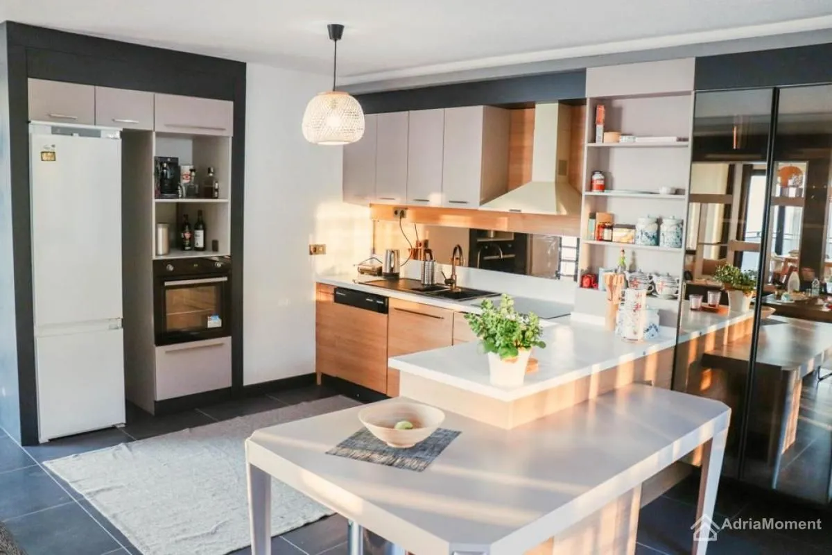 Sale, two bedroom apartment, 155m², Sveti Stefan, Budva