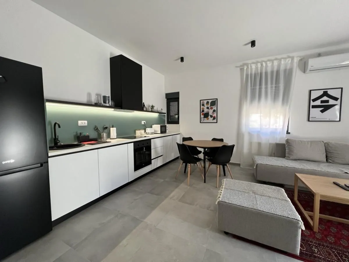 Izdavanje, dvosoban stan, 70m², Centar, Niš