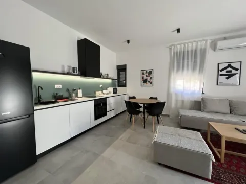 Izdavanje, dvosoban stan, 70m², Centar, Niš - image 2