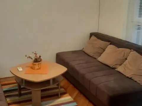 Izdavanje, garsonjera, 27m2, Blok 5, Podgorica