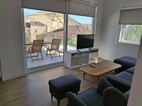 Izdavanje, dvosoban stan, 86m², Centar, Tivat - image 9