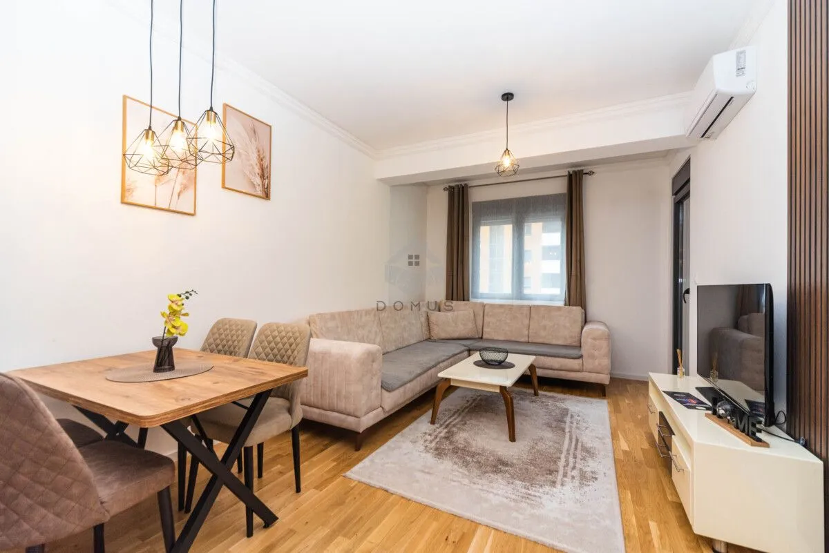 Izdavanje, jednosoban stan, 45m², Stari Aerodrom, Podgorica