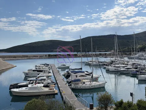 Prodaja, jednosoban stan, 47m², Luštica Bay, Tivat - image 1