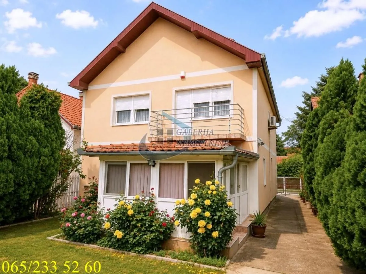 Prodaja, kuća, 190m², Centar, Inđija