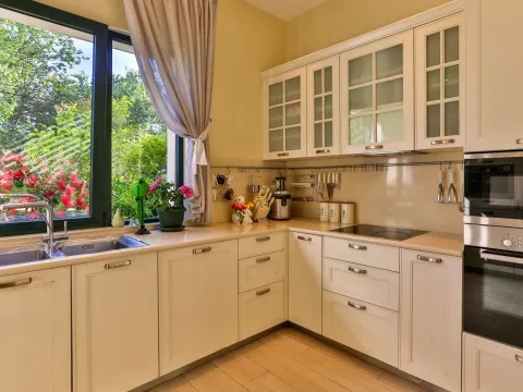 Prodaja, kuća, 240m², Tivat, Crna Gora - image 4