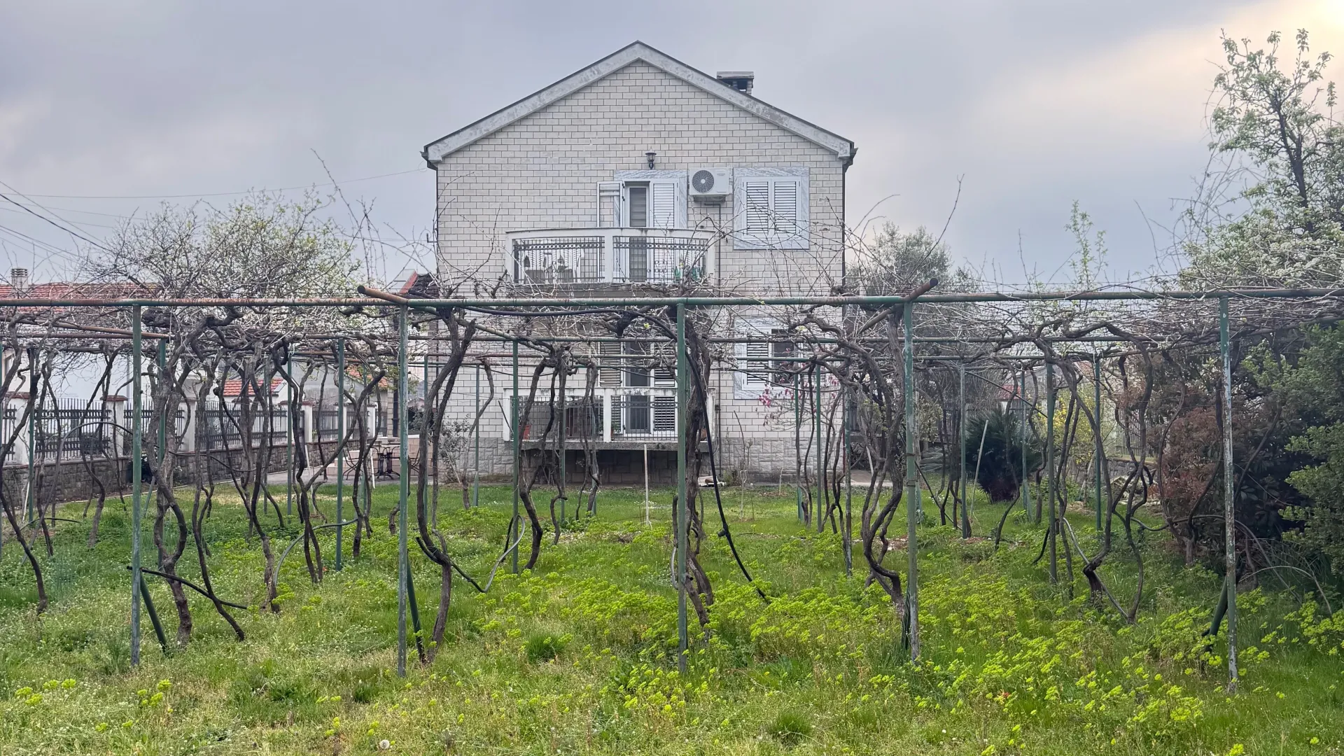 Prodaja, plac, 330m², Doljani, Podgorica