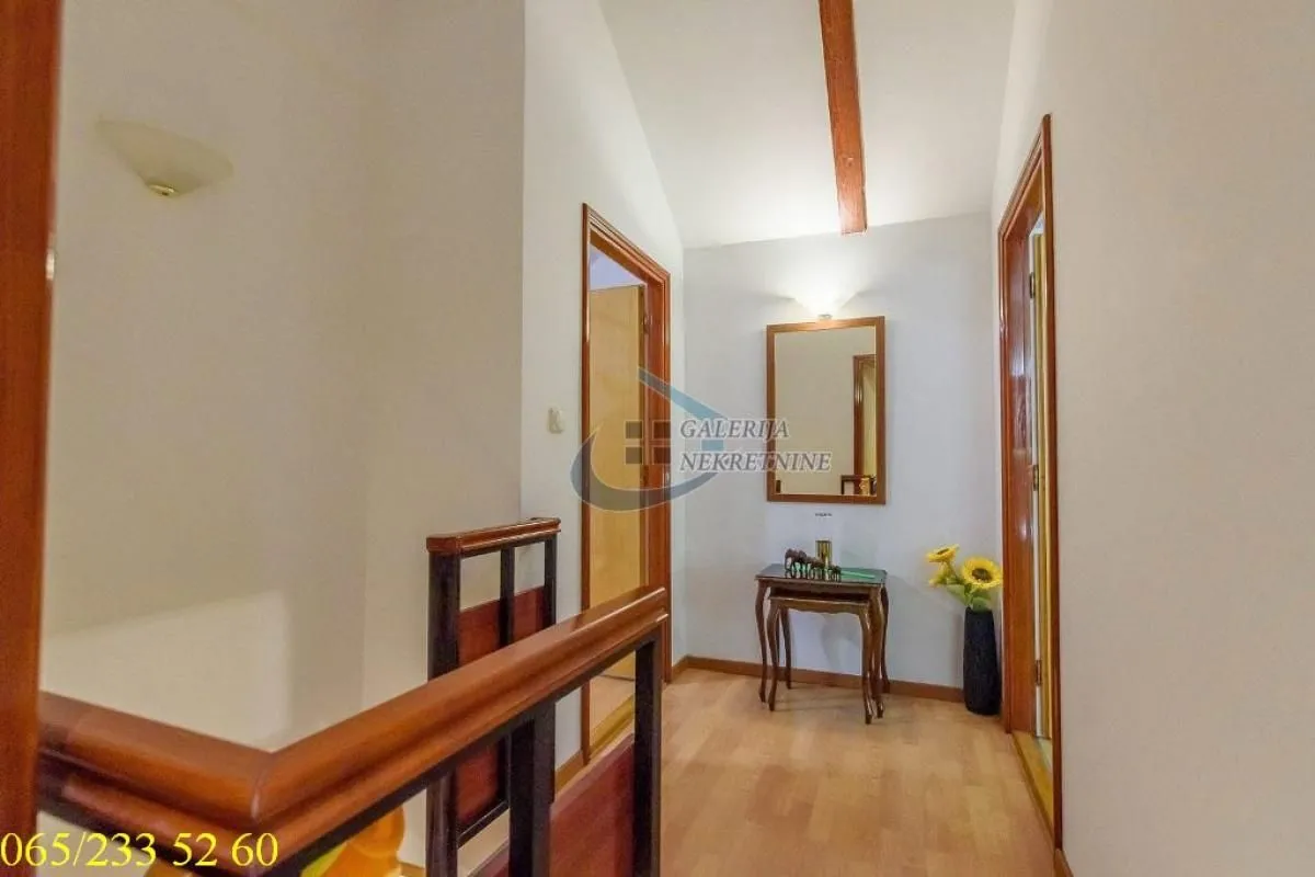 Sale, four bedroom apartment, 104m², Stari Grad, Beograd