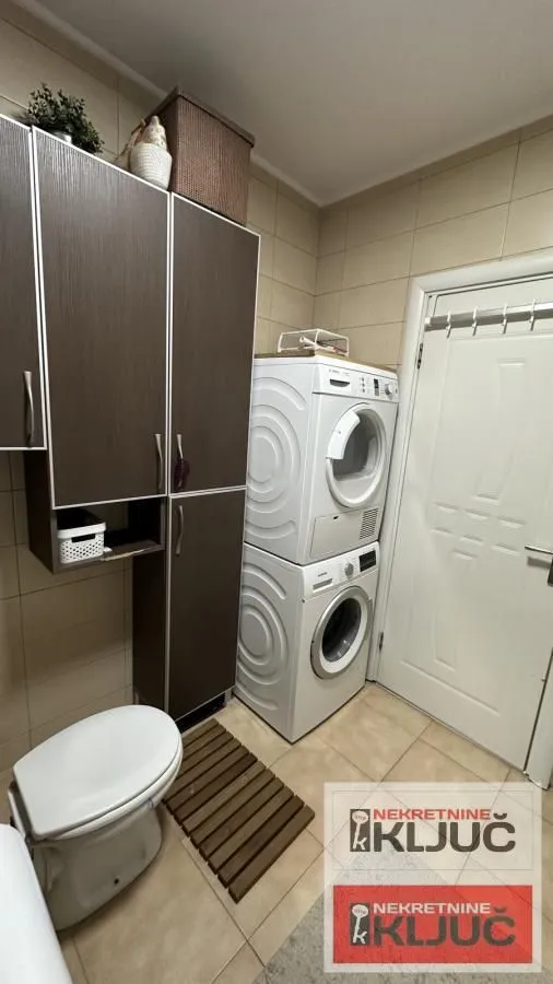 Prodaja, četvorosoban stan, 84m², Novo naselje, Novi Sad