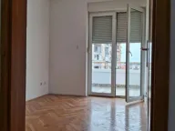 Izdavanje, dvosoban stan, 60m², Stari Aerodrom, Podgorica - image 2