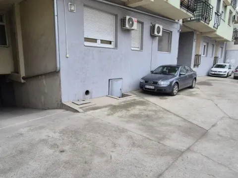 Parking garaža in Podbara