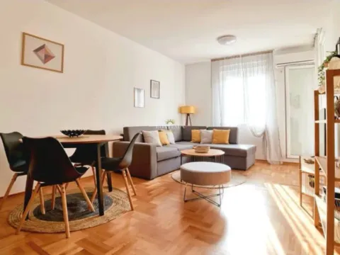 Izdavanje, dvosoban stan, 72m², Budva, Crna Gora