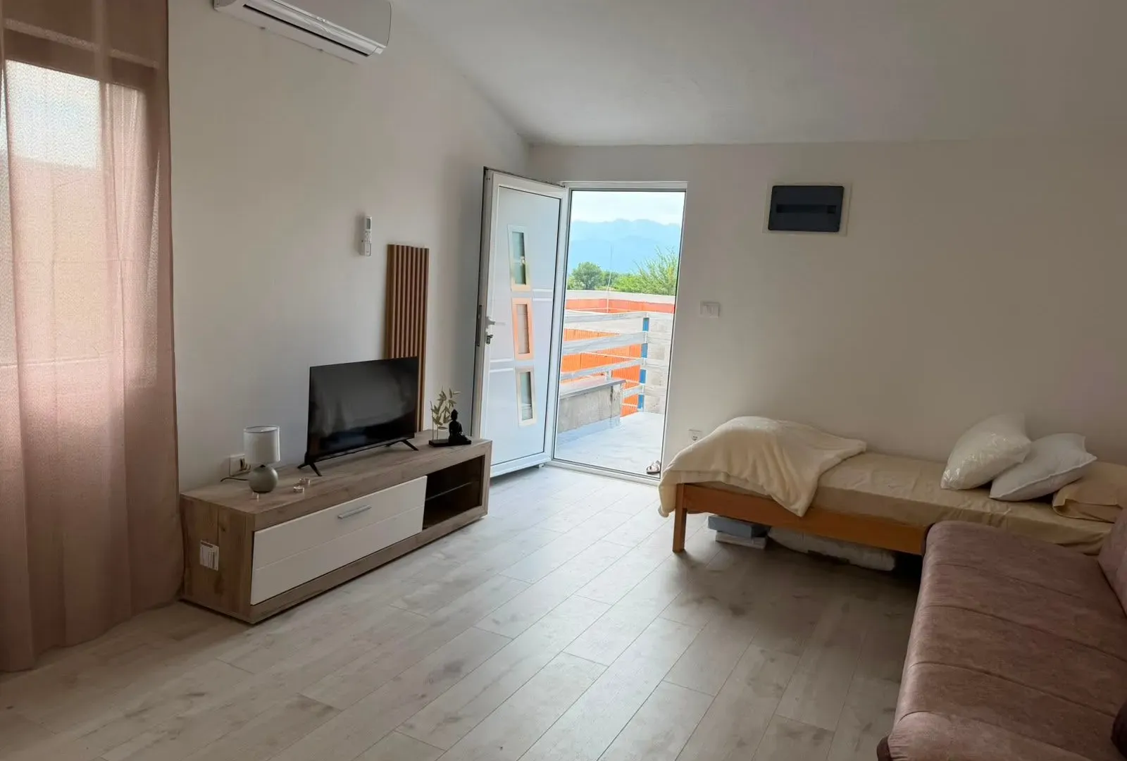 Izdavanje, garsonjera, 36m², Radanovići, Kotor