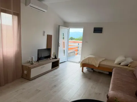 Izdavanje, garsonjera, 36m², Radanovići, Kotor - image 7