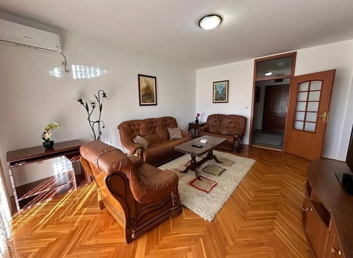 Rent, two bedroom apartment, 84m², Centar, Bar
