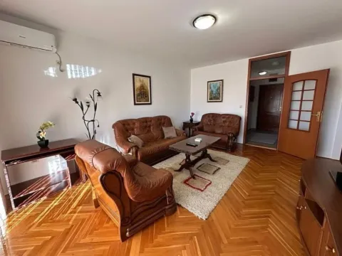 Izdavanje, dvosoban stan, 84m², Centar, Bar - image 2