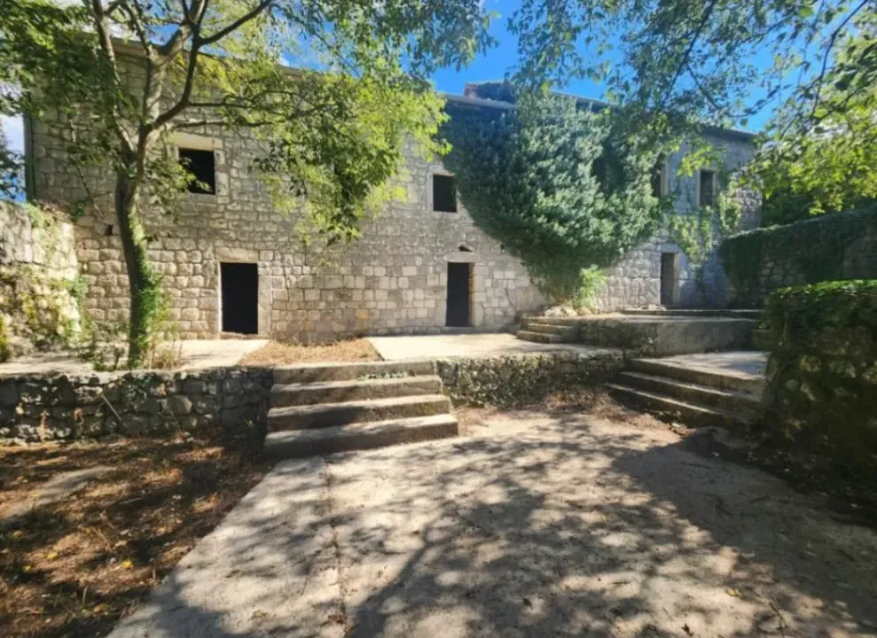 Sale, house, 219m², Pobrđe, Kotor