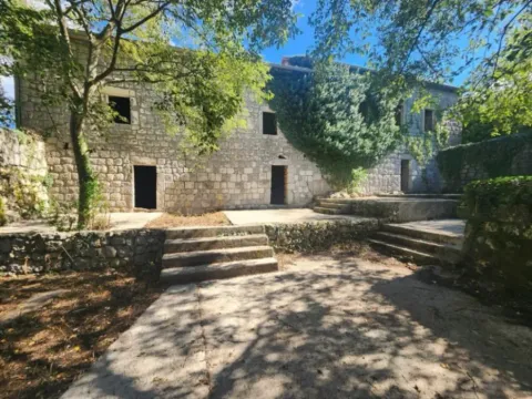 Prodaja, kuća, 219m², Pobrđe, Kotor