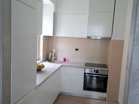 Izdavanje, stan, 51m², Centar, Tivat - image 3