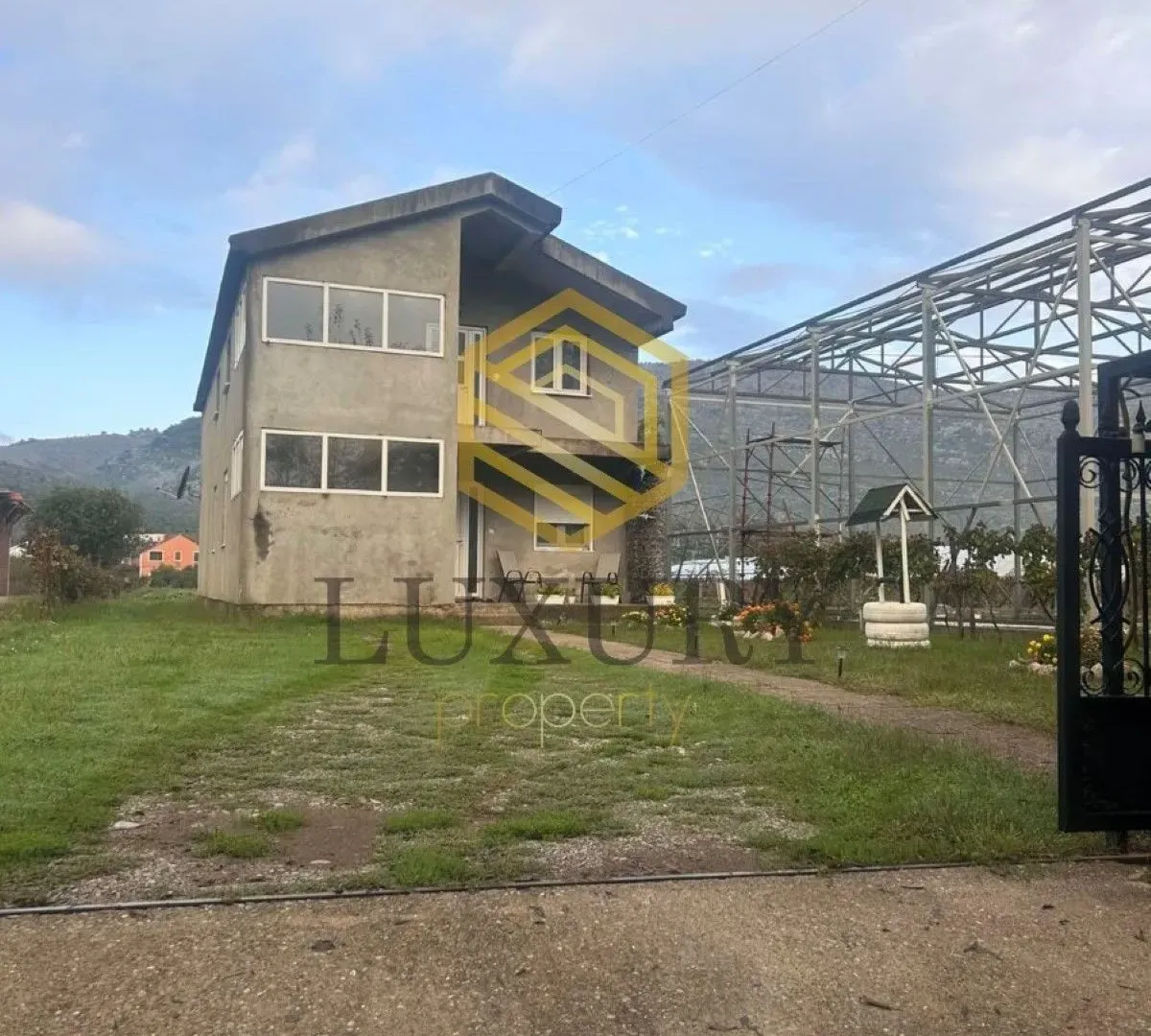 Prodaja, kuća, 200m², Donji Kokoti, Podgorica