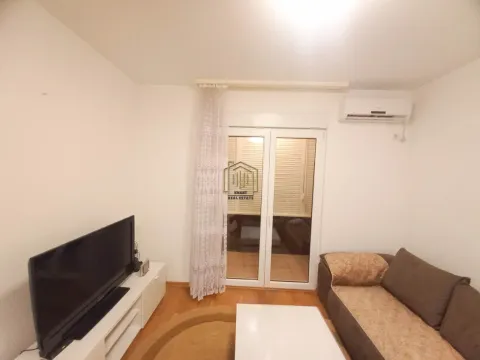 Izdavanje, dvosoban stan, 57m², Stari Aerodrom, Podgorica - image 4