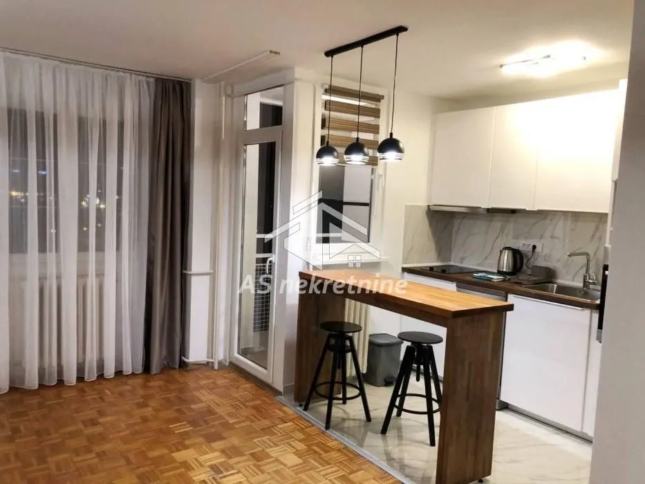 Izdavanje, dvosoban stan, 57m², Novi Beograd Blok 28, Novi Beograd Sve Podlokacije