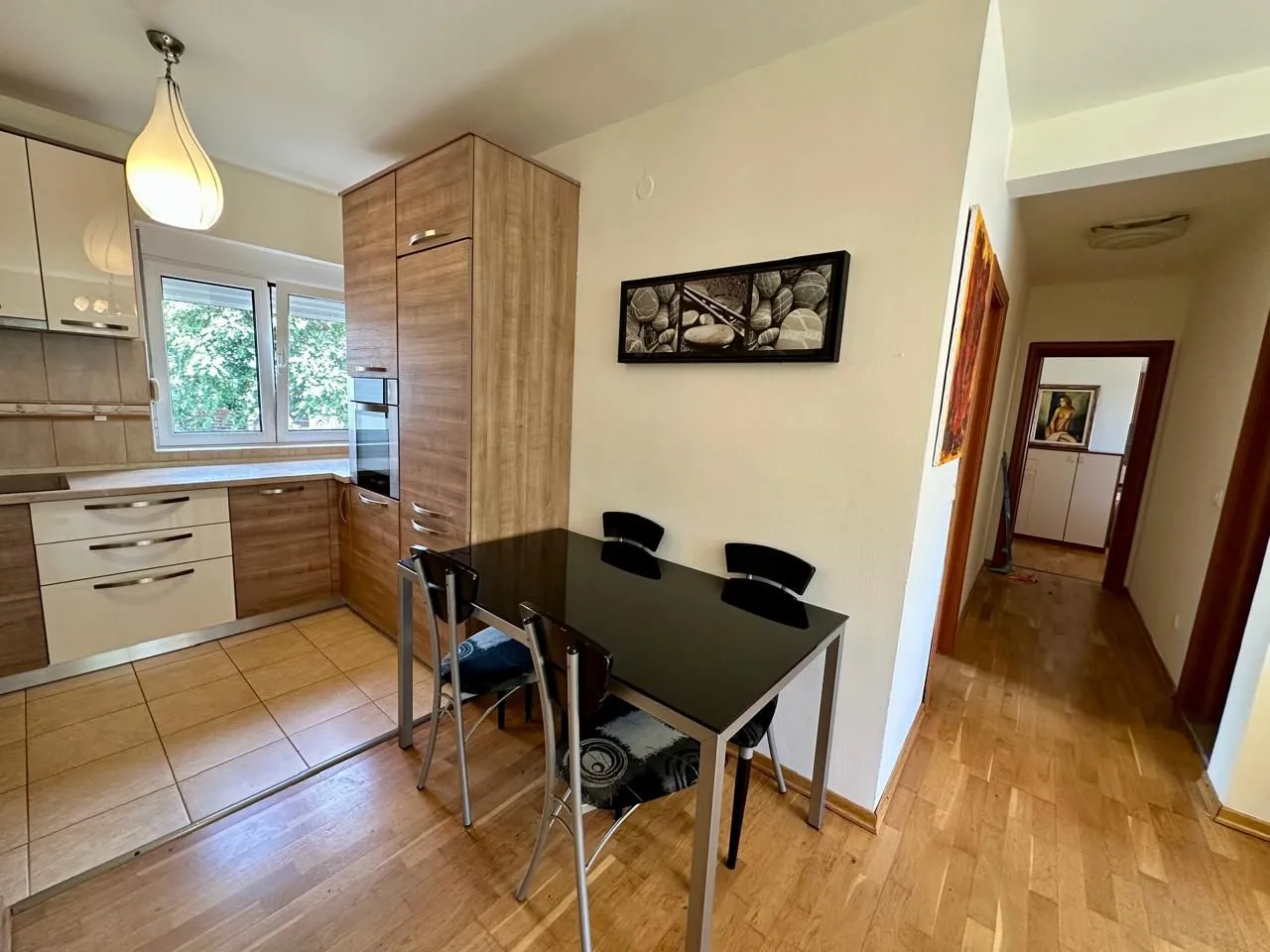 Izdavanje, dvosoban stan, 70m², Lazi, Budva