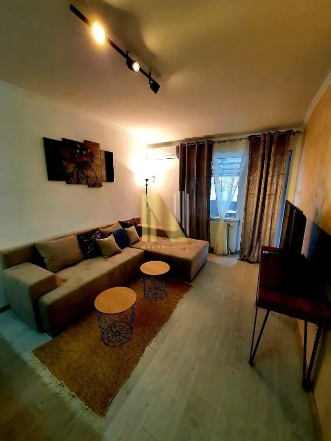 Izdavanje, jednosoban stan, 50m², Centar, Novi Sad