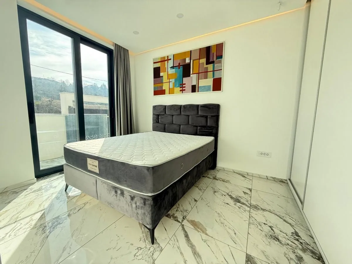 Izdavanje, kuća, 244m², Sremska Kamenica, Petrovaradin