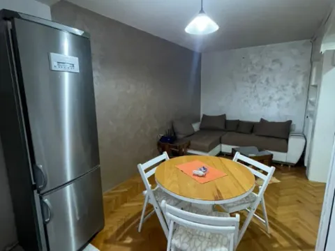 Izdavanje, dvosoban stan, 54m², Sajmište, Novi Sad