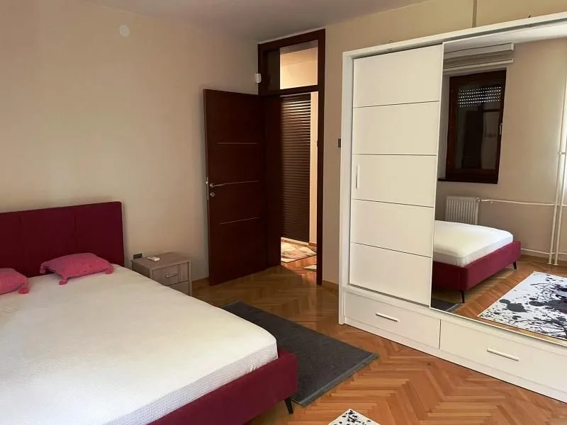 Izdavanje, trosoban stan, 85m², Medicinski fakultet, Niš