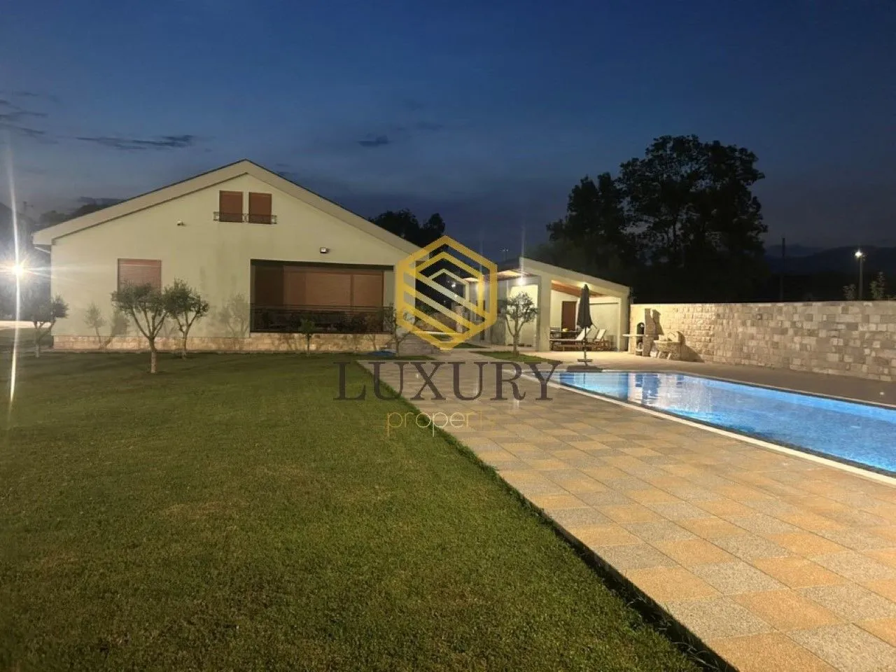 Rent, house, 220m², Ćurilac, Danilovgrad
