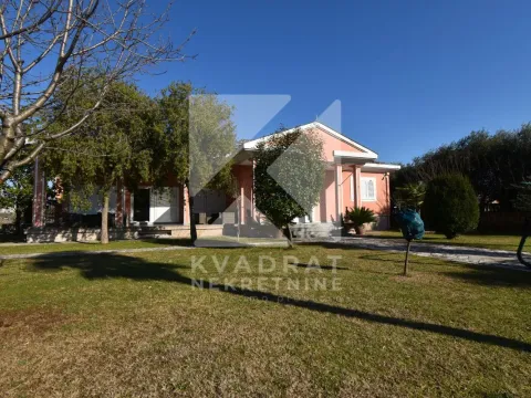 Izdavanje, kuća, 300m², Donja Gorica, Podgorica - image 32