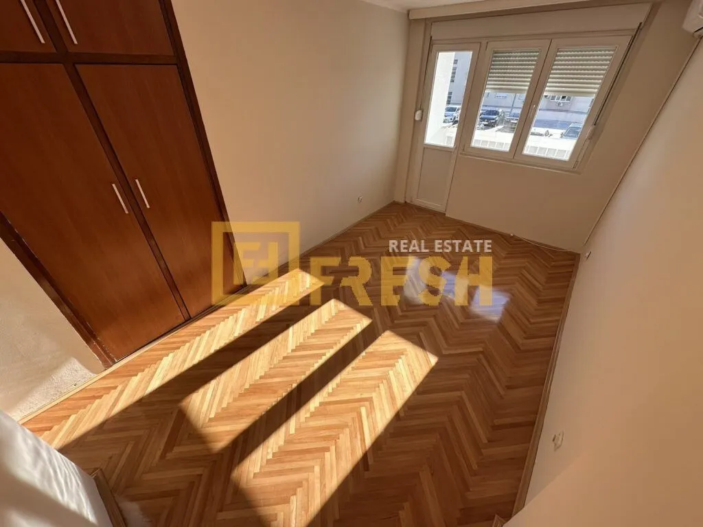 Izdavanje, dvosoban stan, 89m², Centar, Podgorica
