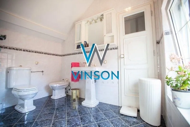 Prodaja, kuća, 380m², Centar, Zrenjanin