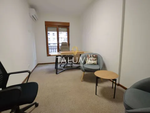 Rent, two bedroom apartment, 77m², City Kvart, Podgorica - image 4