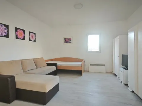 Rent, studio apartment, 33m², Stari Aerodrom, Podgorica - image 2