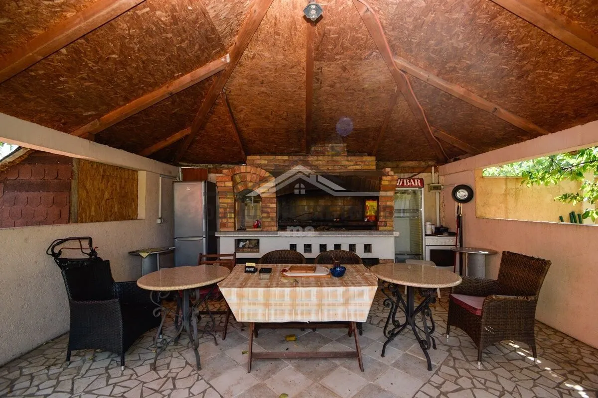 Izdavanje, kuća, 250m², Donja Gorica, Podgorica