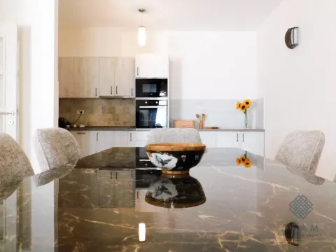 Izdavanje, kuća, 180m², Reževići, Budva - image 7