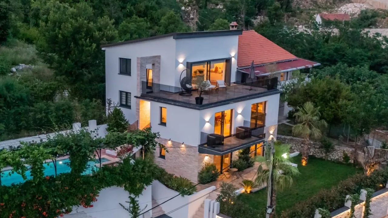 Sale, house, 300m², Markovići, Budva