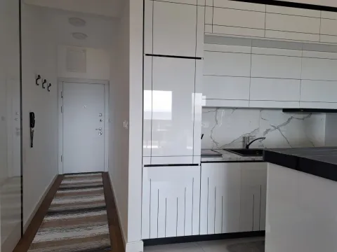 Izdavanje, jednosoban stan, 62m², Soho City, Bar - image 11