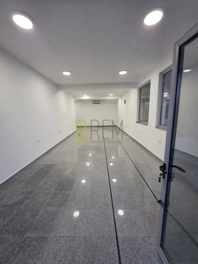 Rent, office space, 130m², Drač, Podgorica