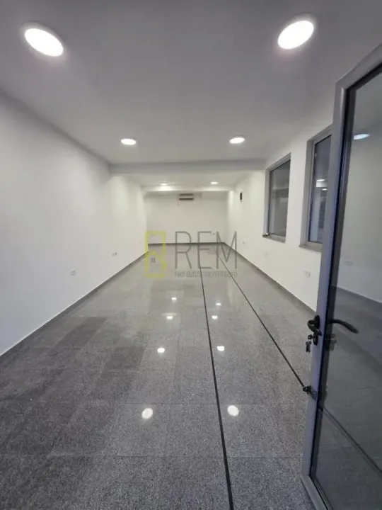Izdavanje, poslovni prostor, 130m², Drač, Podgorica